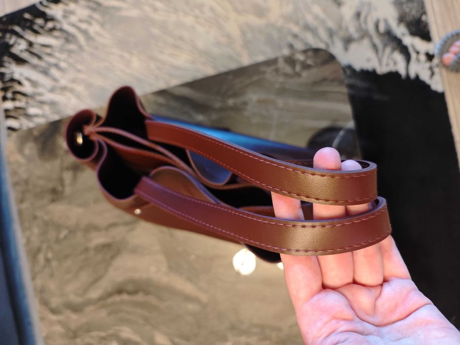 Продавам чанта, изработена от еко кожа.