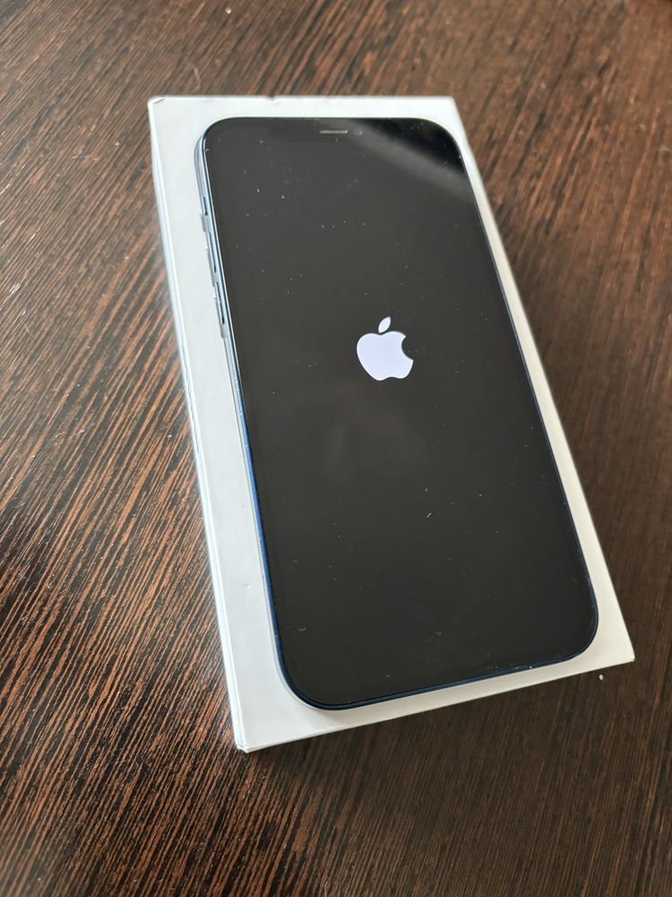 Продам iphone 12 на 128 гб