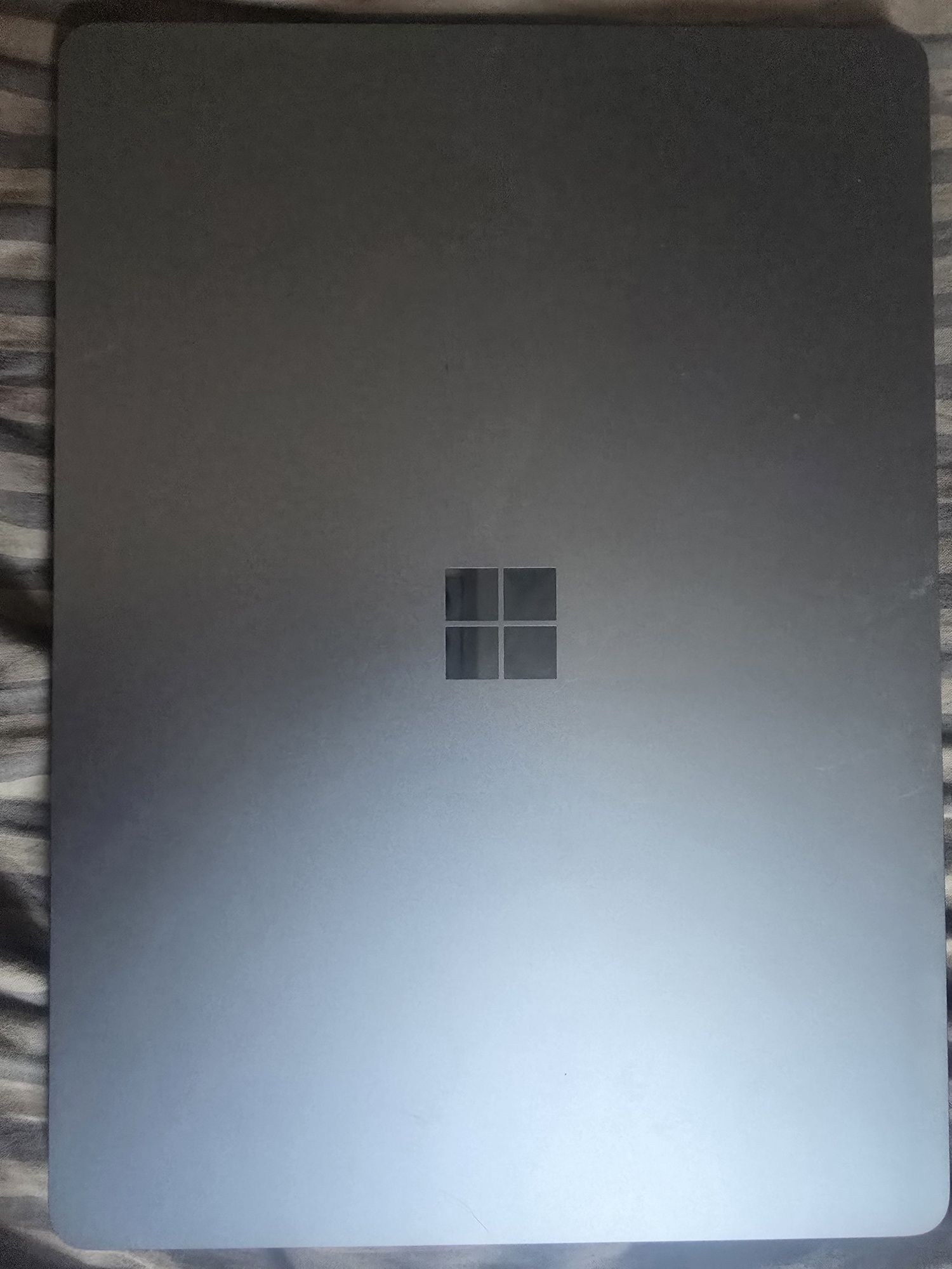 Лаптоп Microsoft Surface 7
