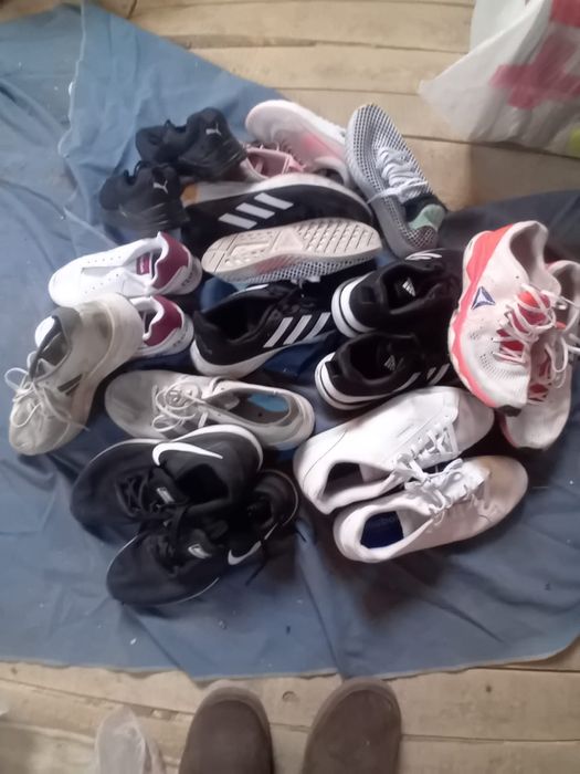 Vand un lot de adidasi second hand!