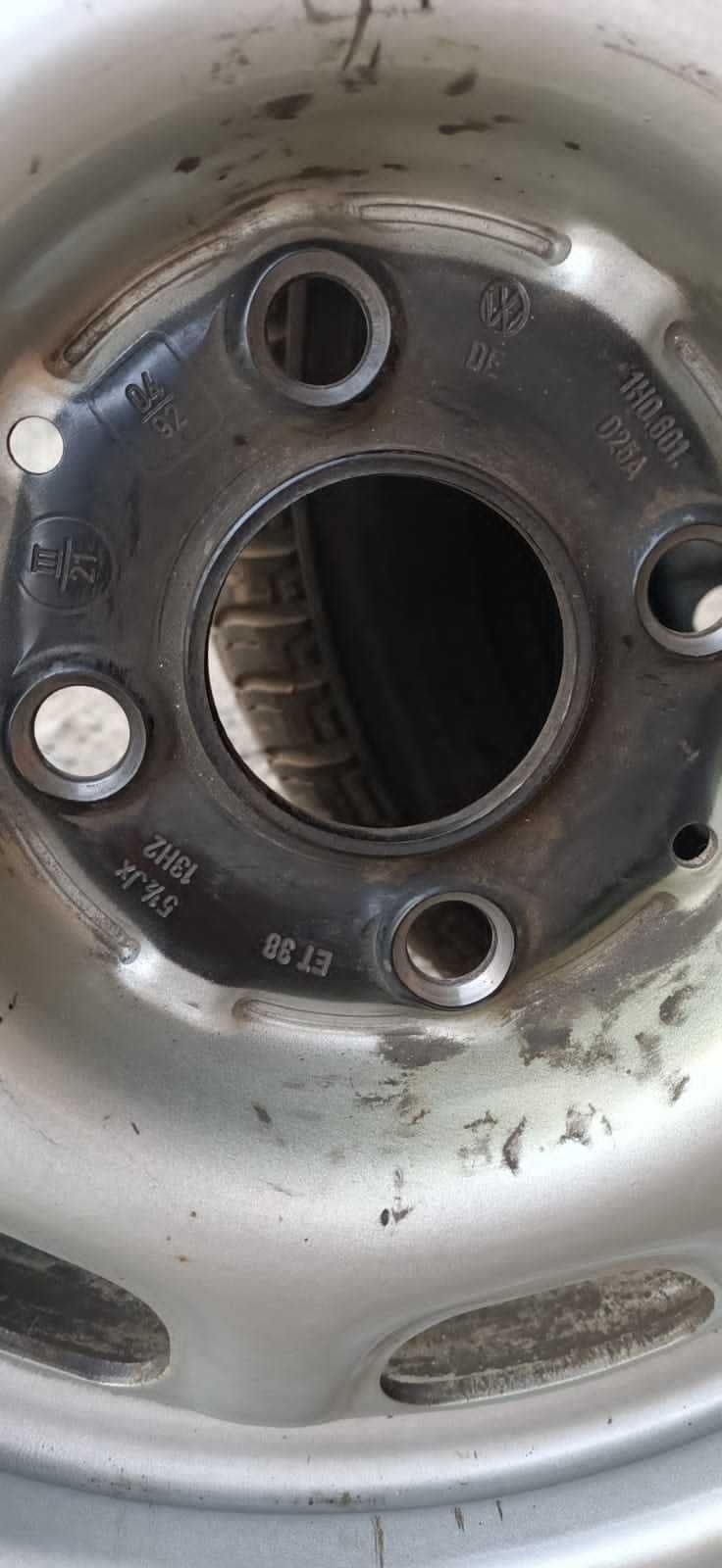 Продам шины с дисками на VW