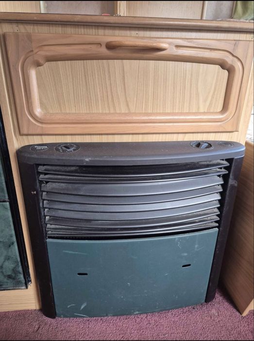 Vând sau schimb cu mașina rulotă Bailey Ranger 4 persoane