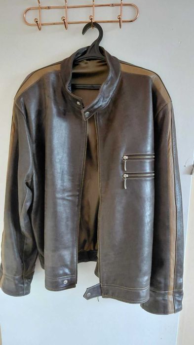 Продавам мъжко кожено яке.