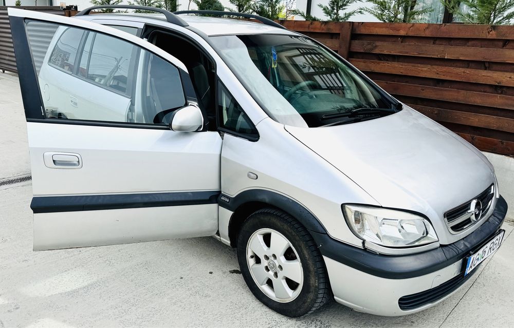 Opel Zafira  Benzina  din 2004