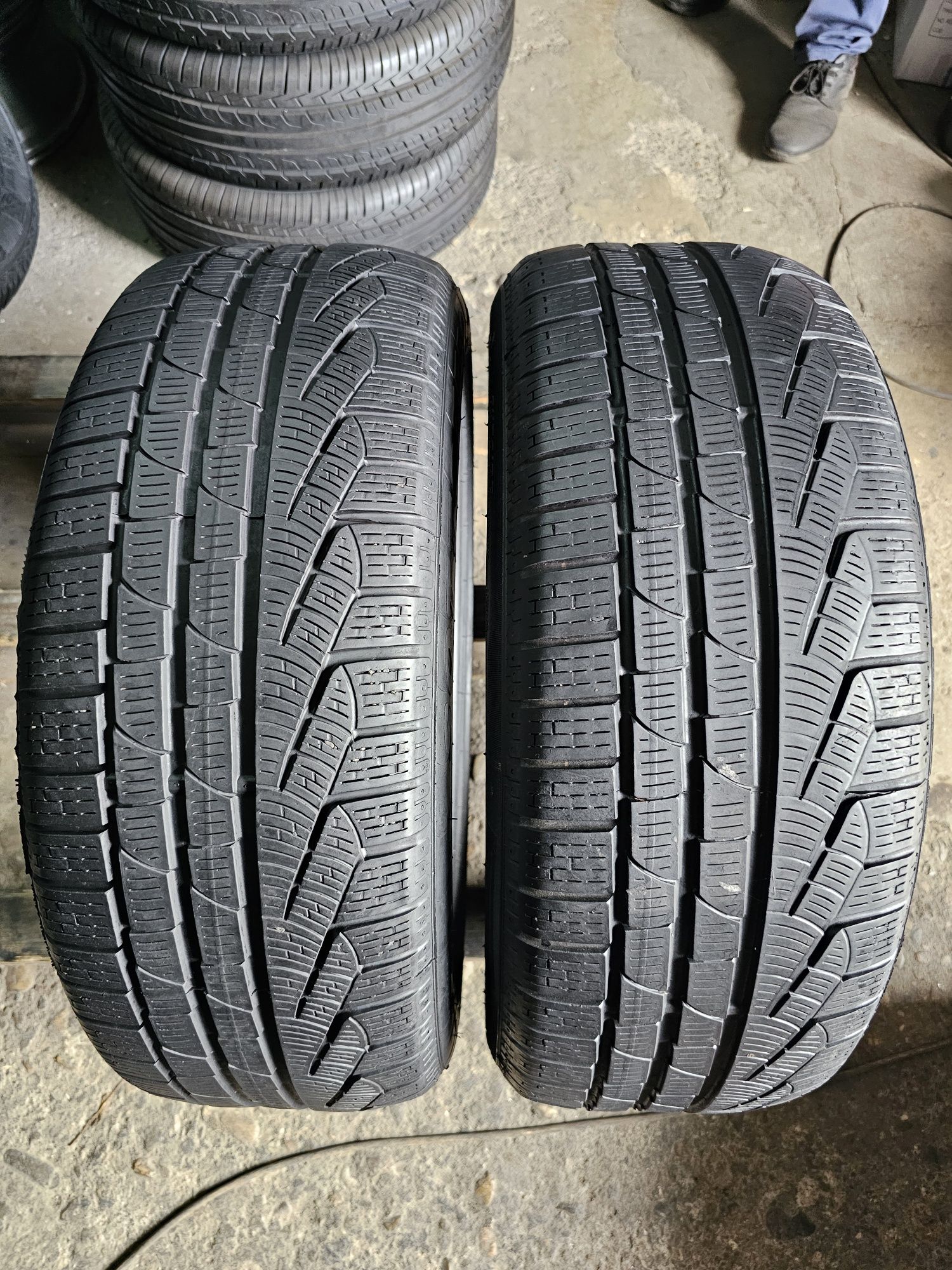 2 anvelope iarna 225 45 18 Pirelli Runflat