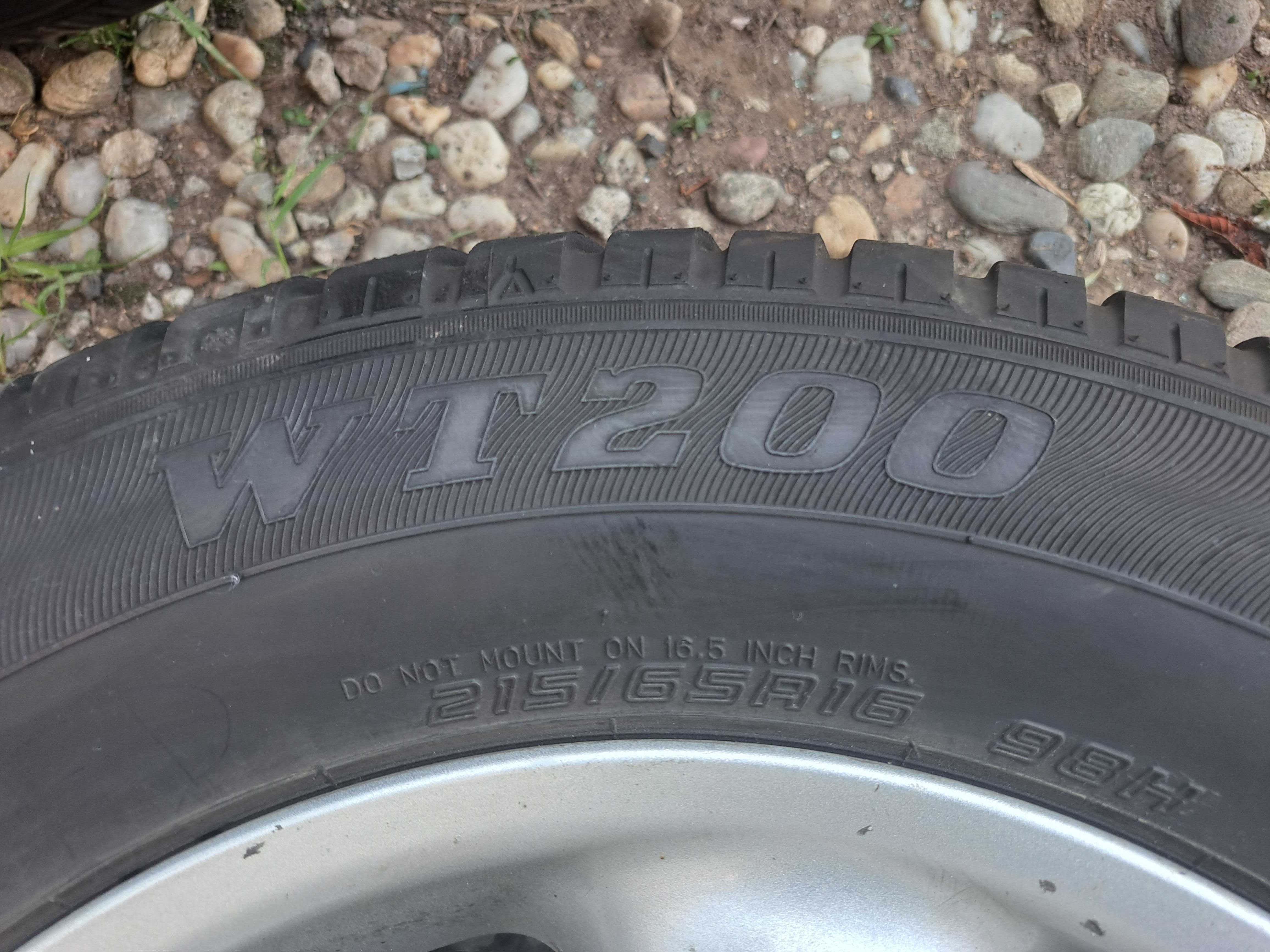 Set 4 roti originale Land Rover R16 cu anvelope iarna.