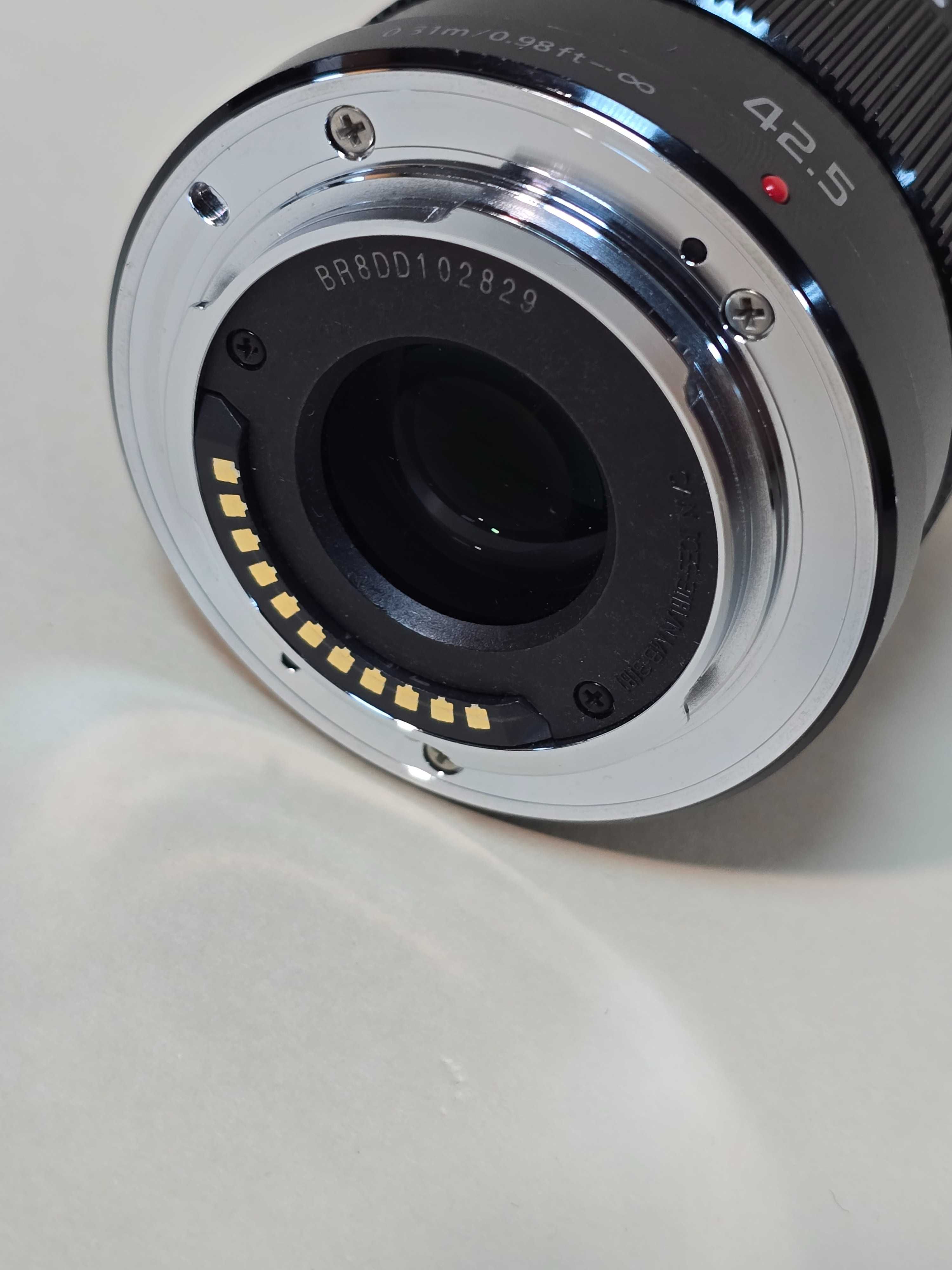Panasonic Lumix G 42.5mm f/1.7 ASPH. POWER O.I.S.