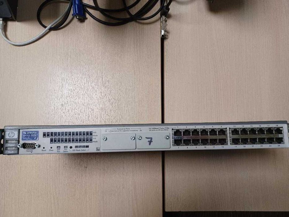Switch HP Procurve 2524 J4813A 24 porturi 10/100 Rack