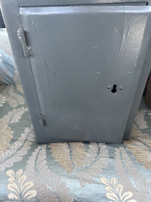 Металлический сейф, компактный — идеально для дома/офиса