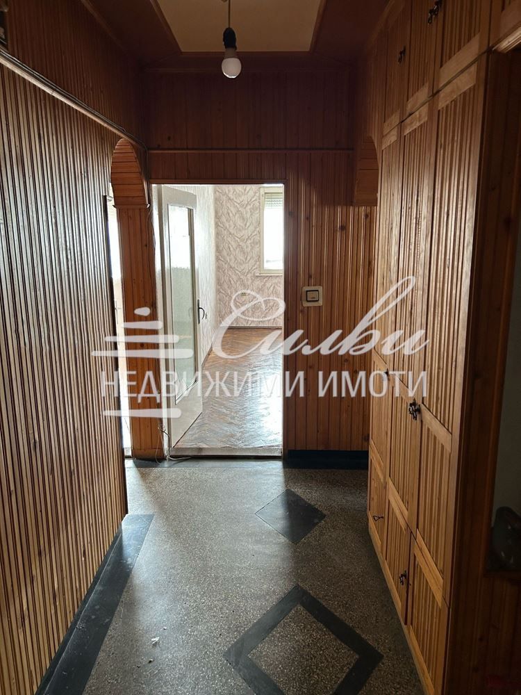 Продава се Четиристаен апартамент в Шумен, Боян Българанов 2 - 108 кв.м за 898 €/кв.м - Снимка #6