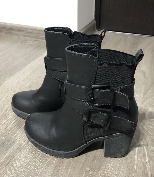 Ghete negre marime 35 ghete 35 ghetute cu toc