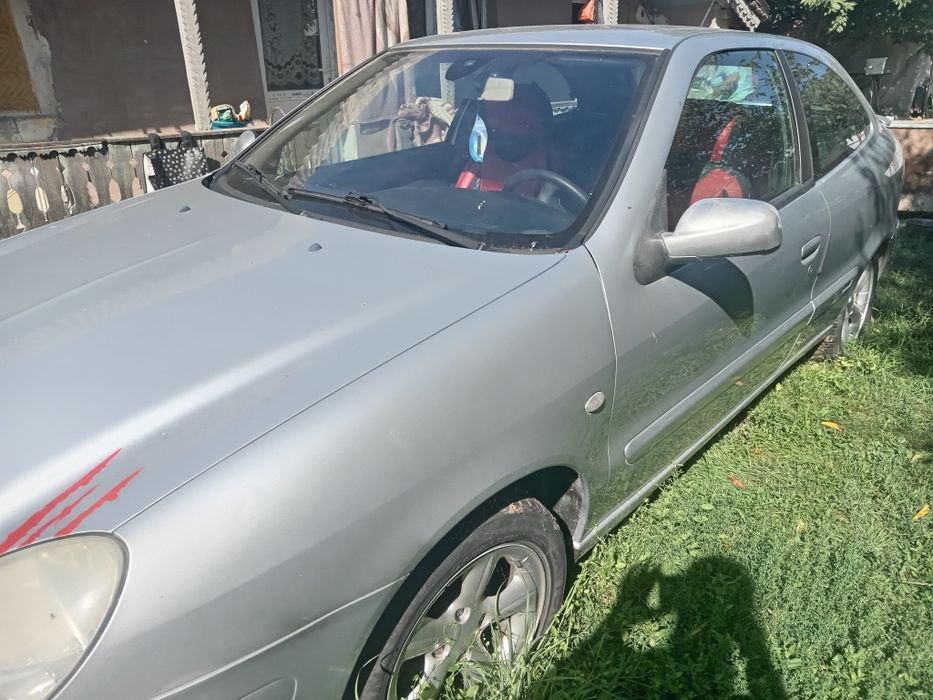 mașină marca CITROEN