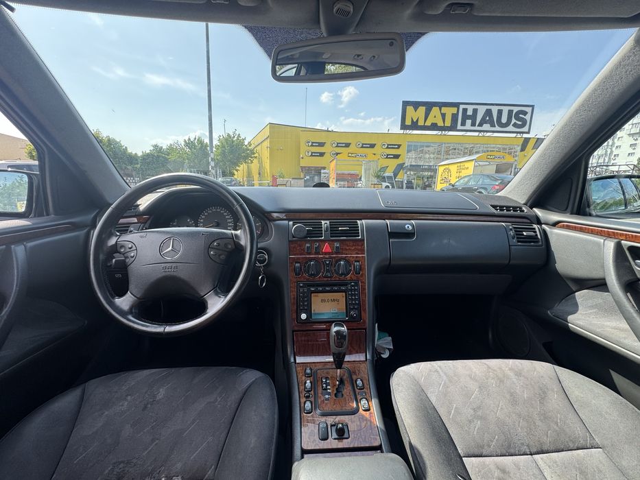 Mercedes-Benz E270 W210