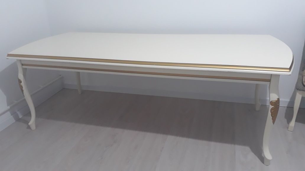 Продается бу стол. В хорошем состоянии. Размер 2.36см * 1м * 80см