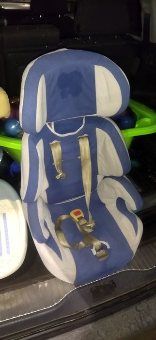 Детская ванна с пластиковыми шариками и детское автокресло Отдам за фр