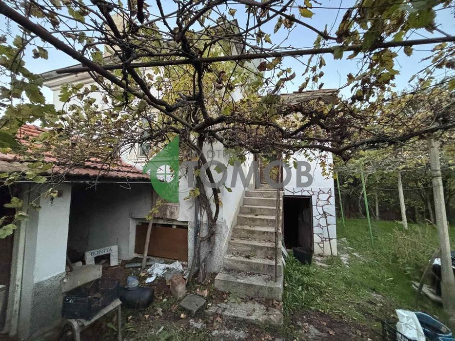 Къща с голям двор в село Найденово