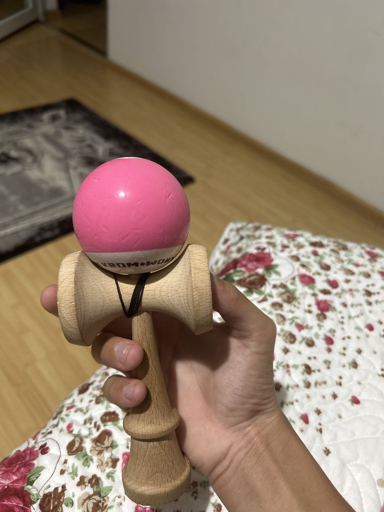 Kendama krom pop roz