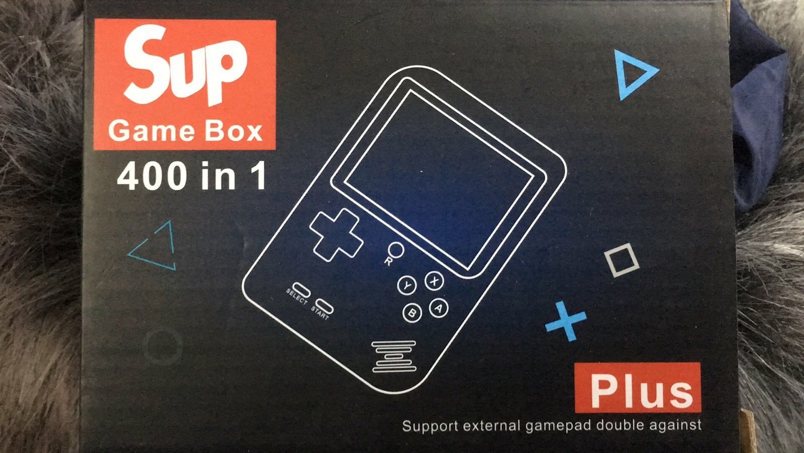 Преносимата видео игра и джобна конзола SUP GAME BOX с 400 игри