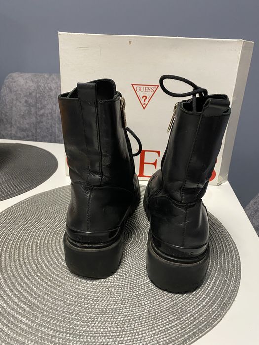 Черни боти на Guess