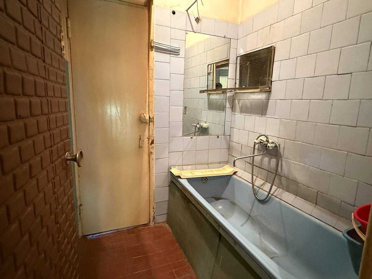 продается 1 комн квартира Фархадский базар (чиланзар 15)
