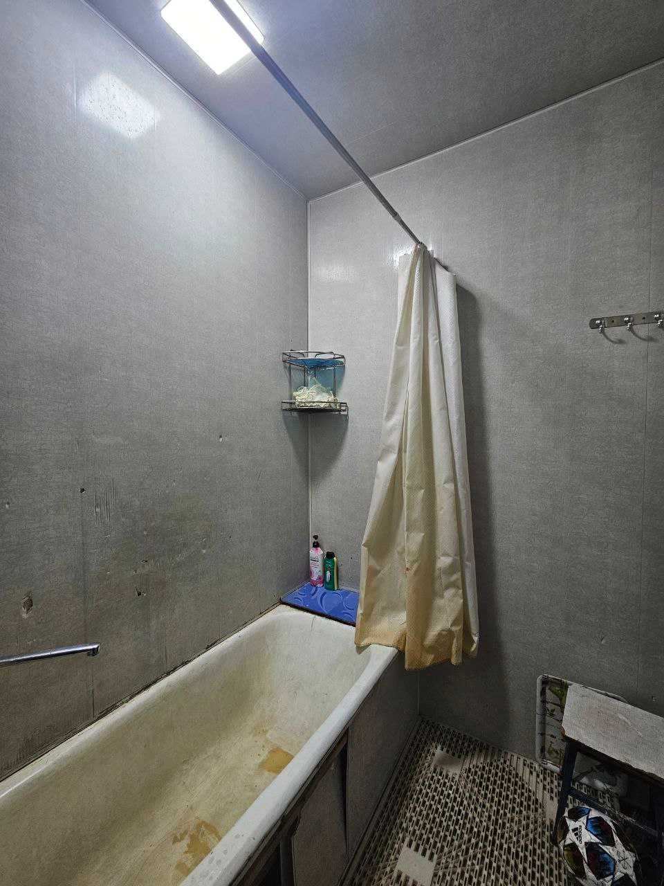 Продам Сергели 7 4/3/9 
Балкон 2*6 
94 кв,м
Цена 80.000 у.е