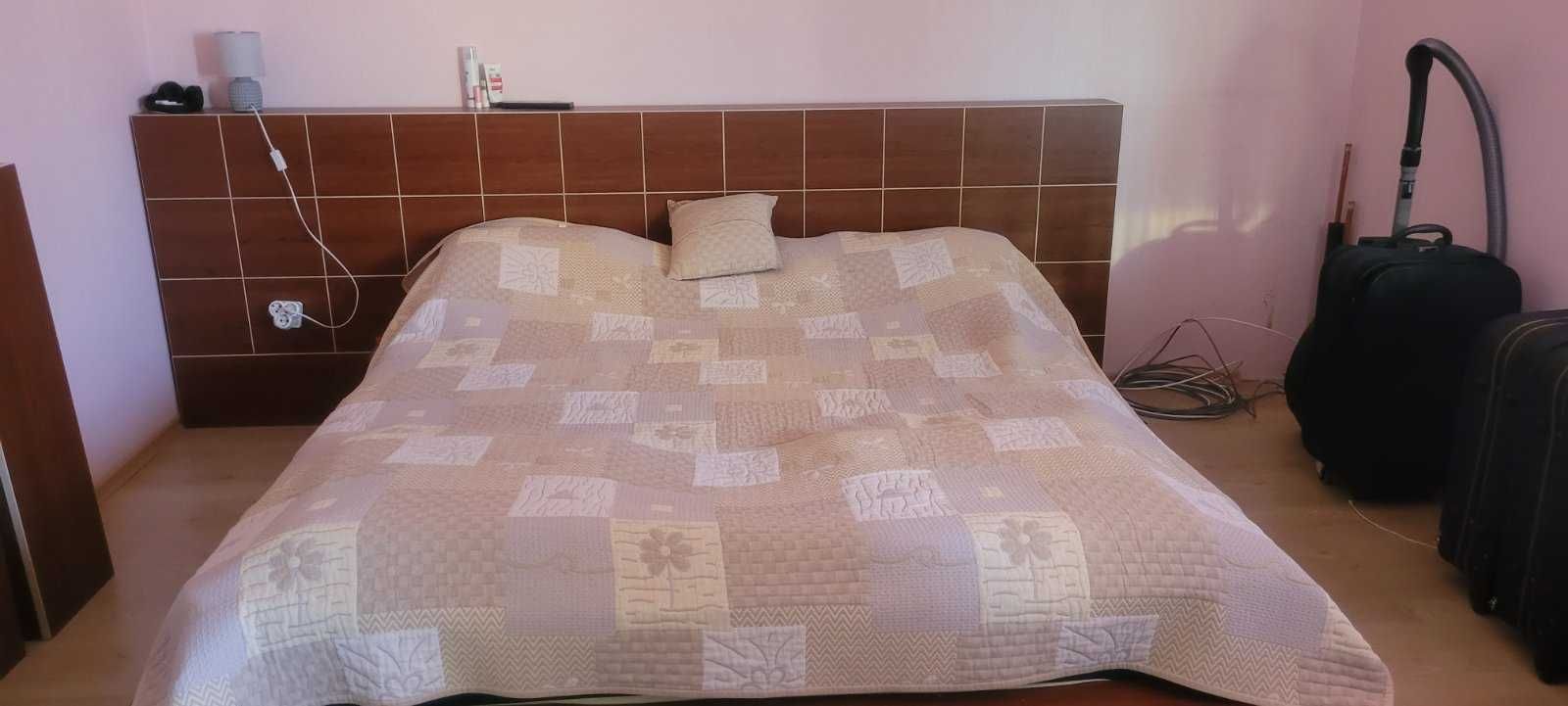 Спалня с нощни шкафчета за матрак 180/200, гардероб и скрин