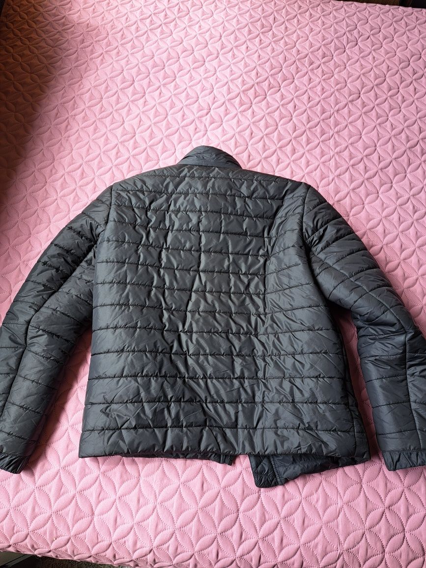 Яке  Hugo Boss !