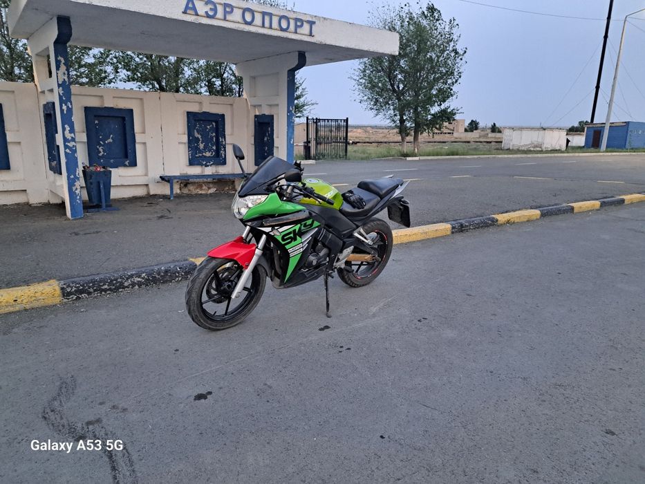 Продам мотоцикл  300куб коробка передач 6 ступка