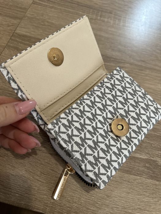 Дамско портмоне Ново