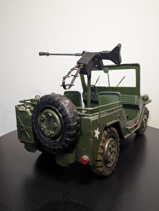 Джип Уилис мащаб 1:18