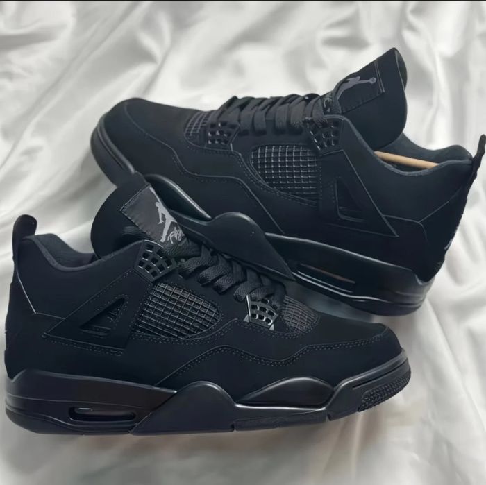 Продам кроссовки Air Jordan 4