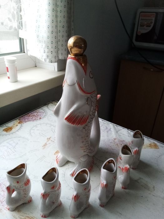 Сувенир , графинчик с рюмочками