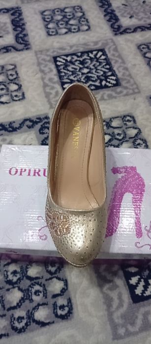 Oyoq kiyim 37 oʻlchamli Kabluk