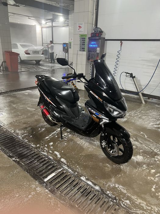 Продам скутер лия макси