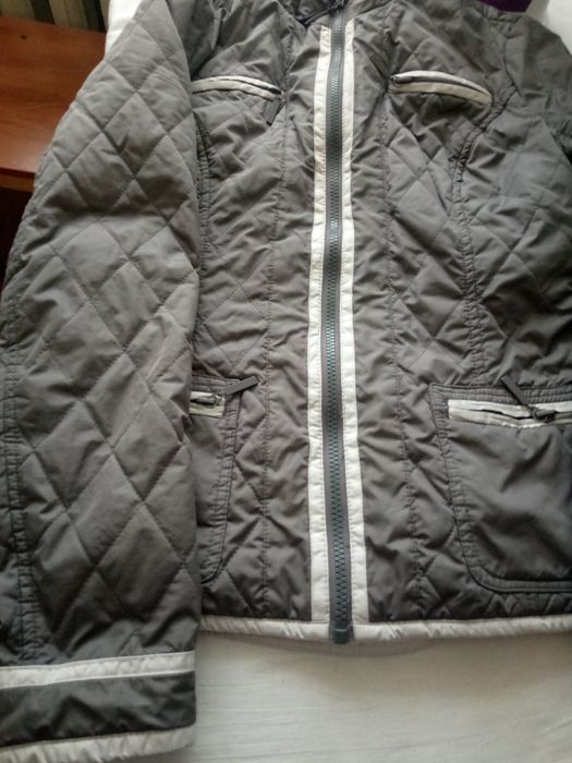 Продам осеннюю куртку