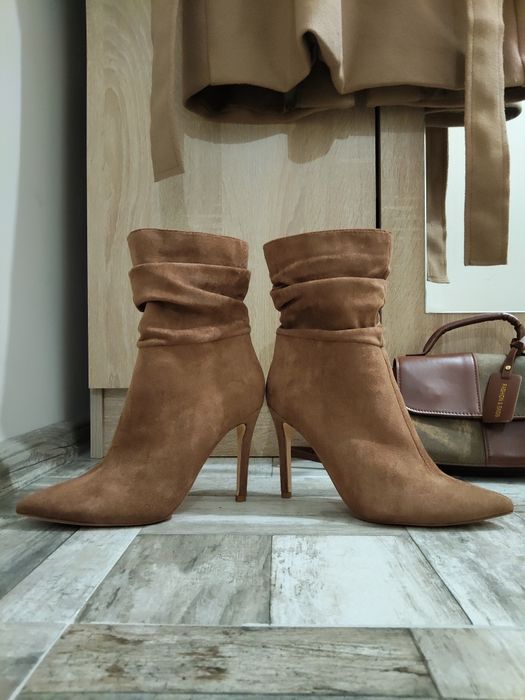 Дамски лот от палто и боти