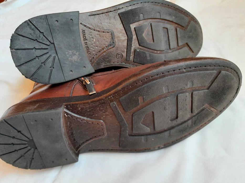 Ghete elegante, italiene, de piele, marimea 42, purtate 4 zile.