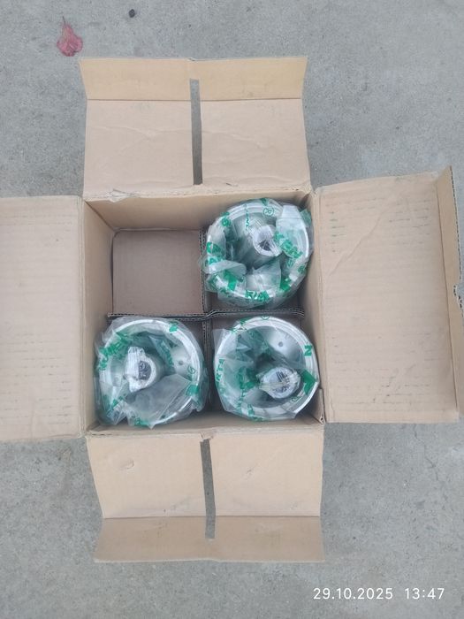 Продам поршни на машину