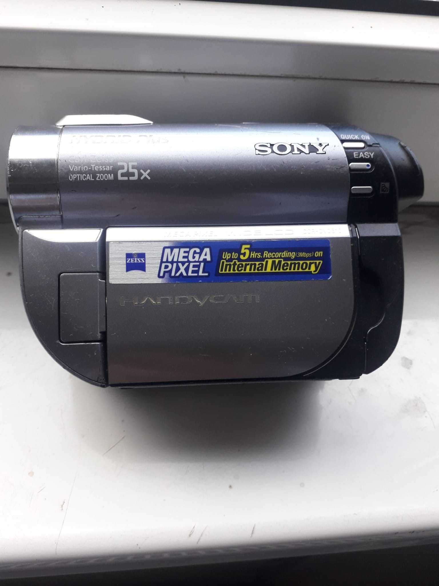 Vand  camera  video   Sony DVR 810  inregistrare   pe card si DVD