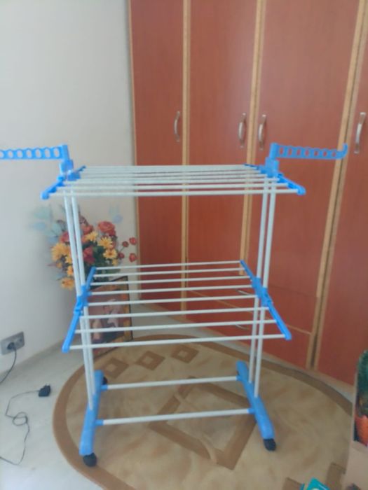 Vând uscător de rufe vertical