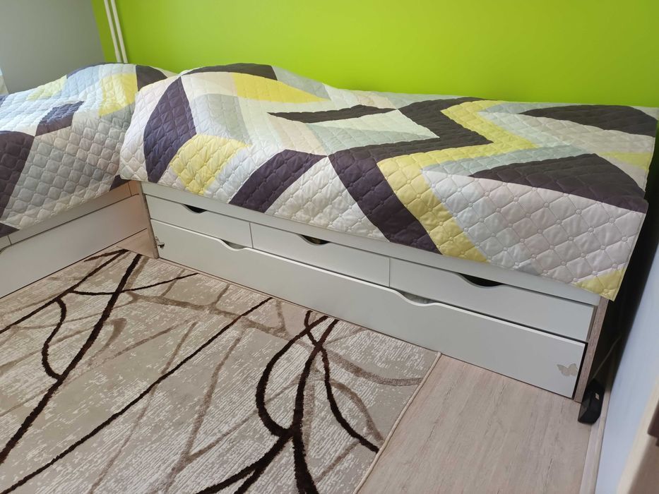 Легло сандвич / две легла