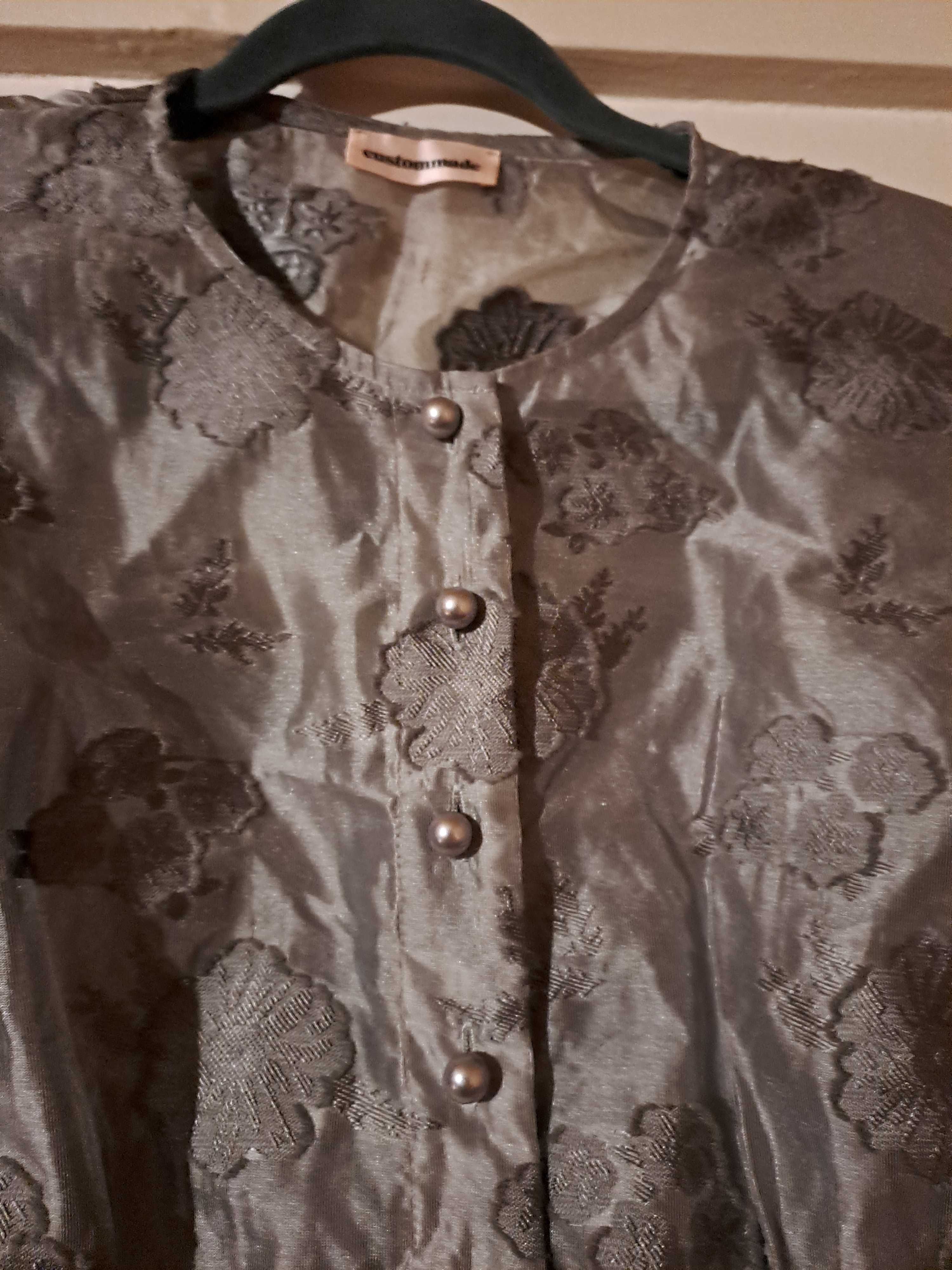 Продавам рокля Custommade, нова