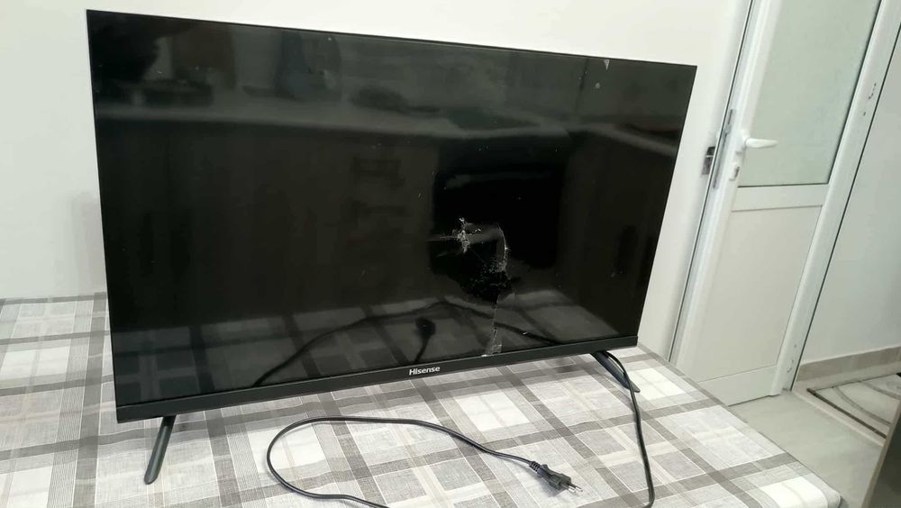 Телевизор Hisense 32", цял или на части