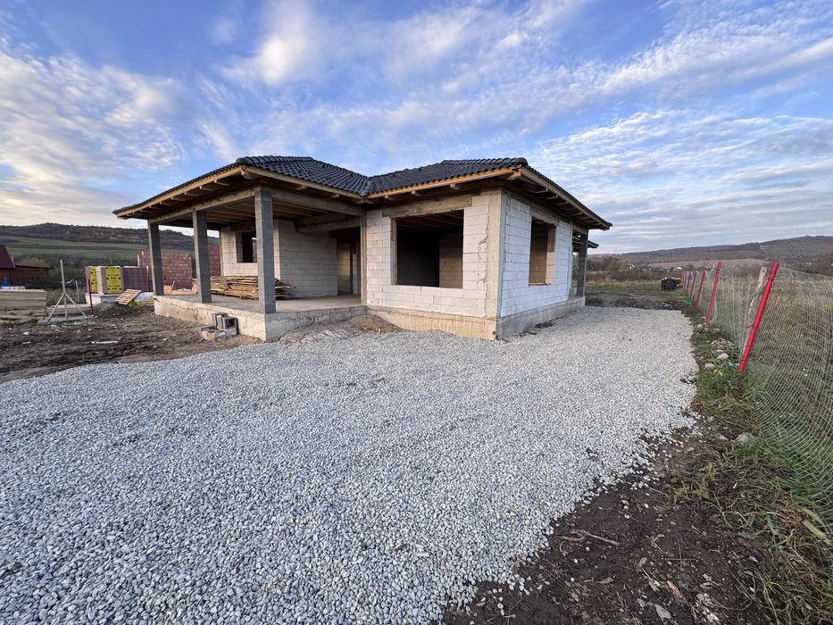 Casa parter cu 10 arii de teren