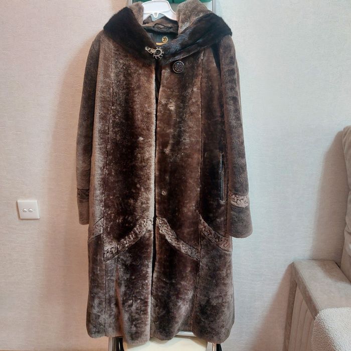 Шуба мутоновая с капюшоном