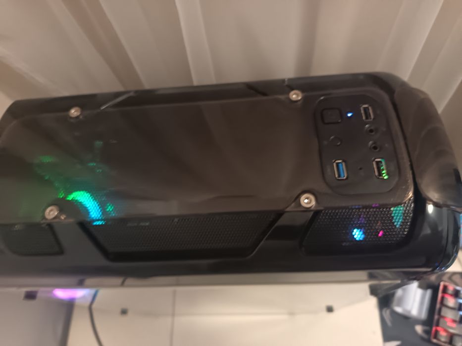 Pc gaming mid performanta foarte buna