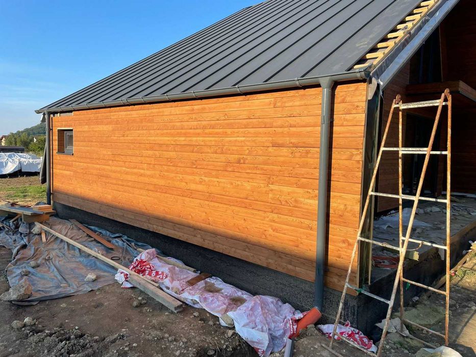 Cabana stil A-Frame, case, terase si foisoare din structura de lemn
