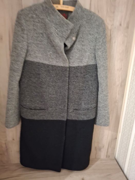 Осеннее пальто в хорошем состоянии