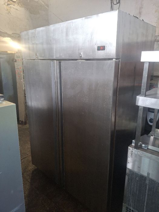 Хладилник професионален 1400 литра