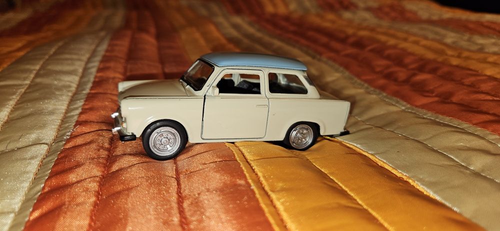 Трабант 601 + подарък Наръчник "Аз управлявам трабант"